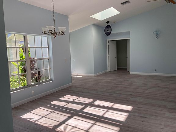 5th image of 6210 Golf Villas Drive
