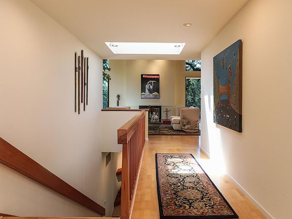4th image of 10 Ohlone St