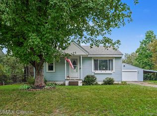 5812 Oster Dr, Waterford, MI 48327
