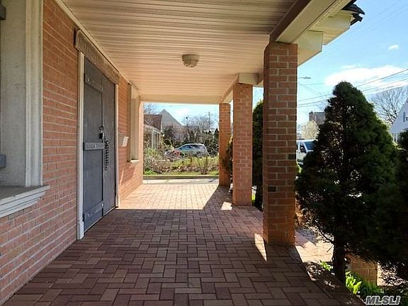 4th image of 27 Glenmore Ave