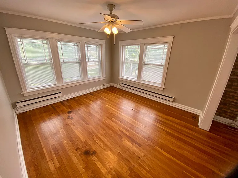 Valentine Place Apartments — Photo 24