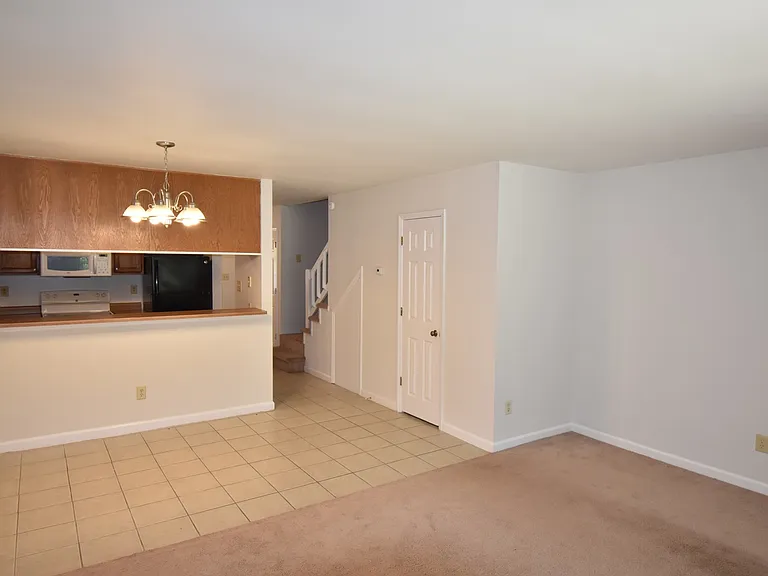 244 Wickford Ct — Photo 4