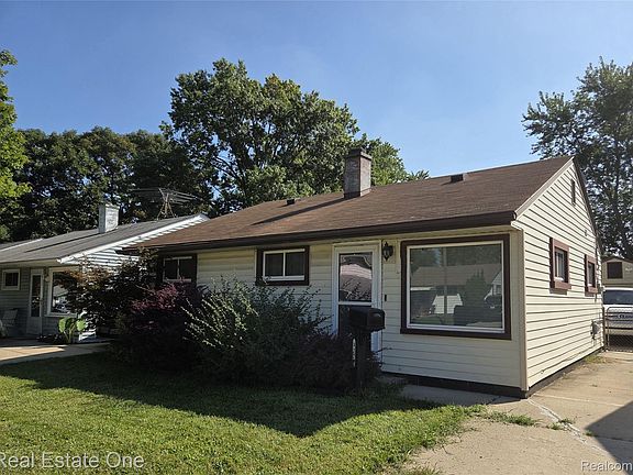 2nd image of 8279 Elm St