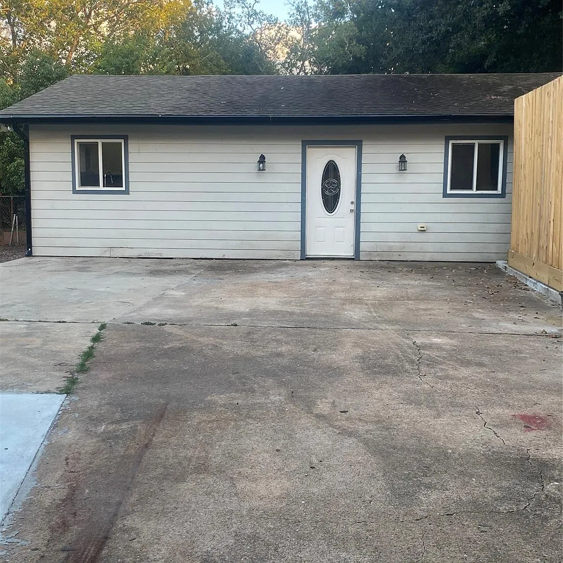 2 bed, 1.0 bath, 1328 sqft, $1,500 — Photo 1