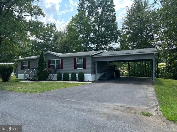 12 Fairway Cir, Quakertown, PA 18951