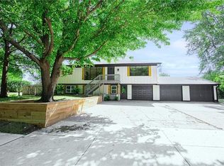1050 N Mart Way Dr, Olathe, KS 66061
