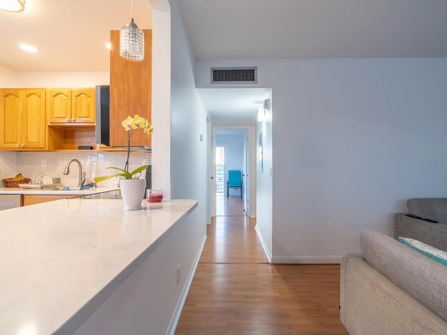 2 bed, 2.0 bath, 907 sqft, $2,050 — Photo 3