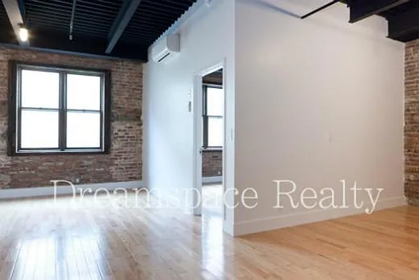 Rented by Dream Space Realty | media 14
