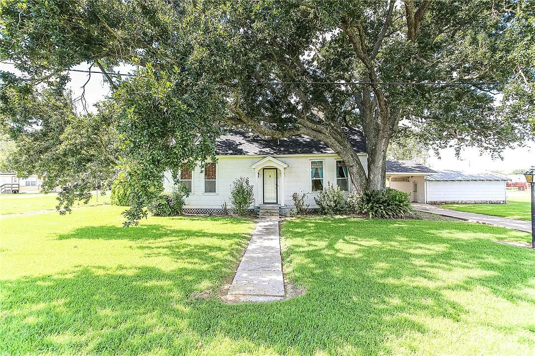 409 Main St, Iowa, LA 70647 Zillow