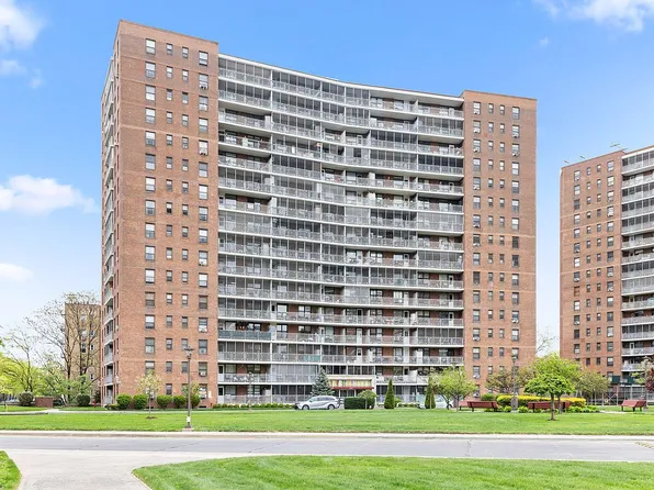 61-35 98th St #12M, Rego Park, NY 11374