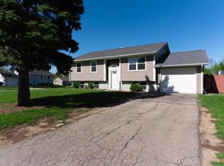 6501 Asbury Ln NE, Cedar Rapids, IA 52402