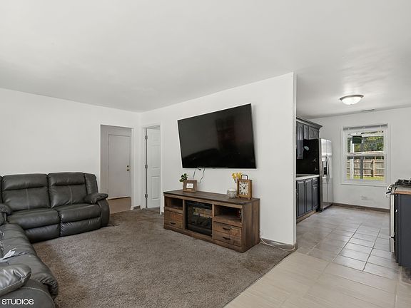2nd image of 307 S Lake St