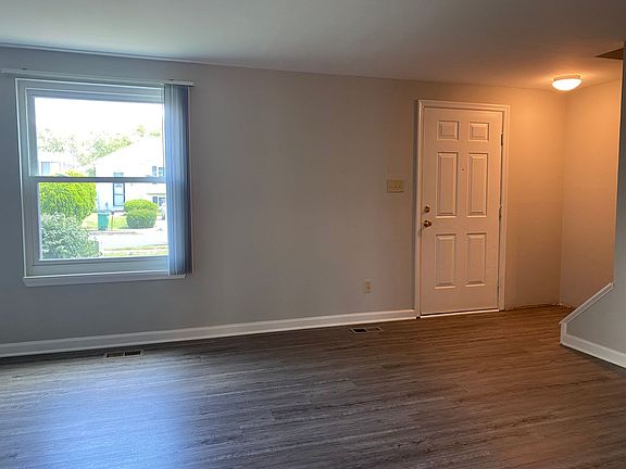4th image of 392 Oxford Ave