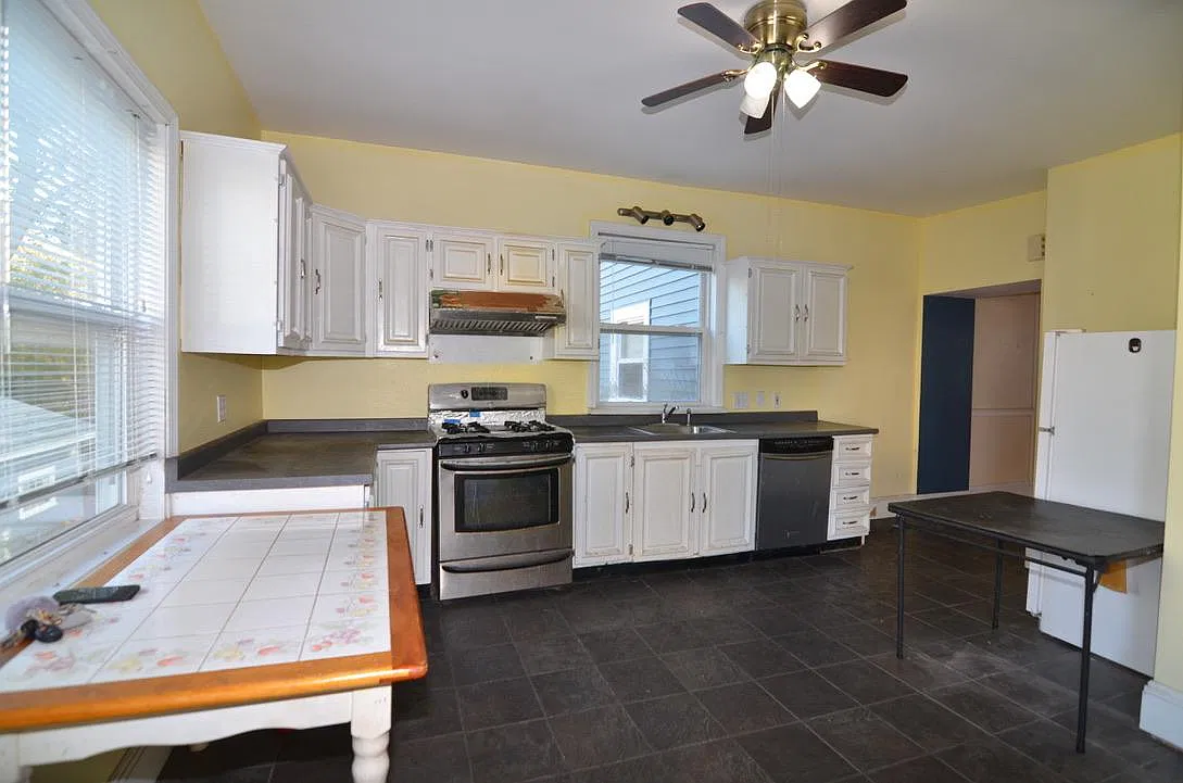 2 bed, 904 sqft, $2,000 — Photo 1