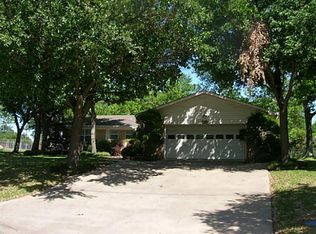 106 Poinsetta Cir, Terrell, TX 75160