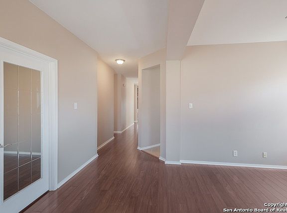 4th image of 101 Spice Oak Ln