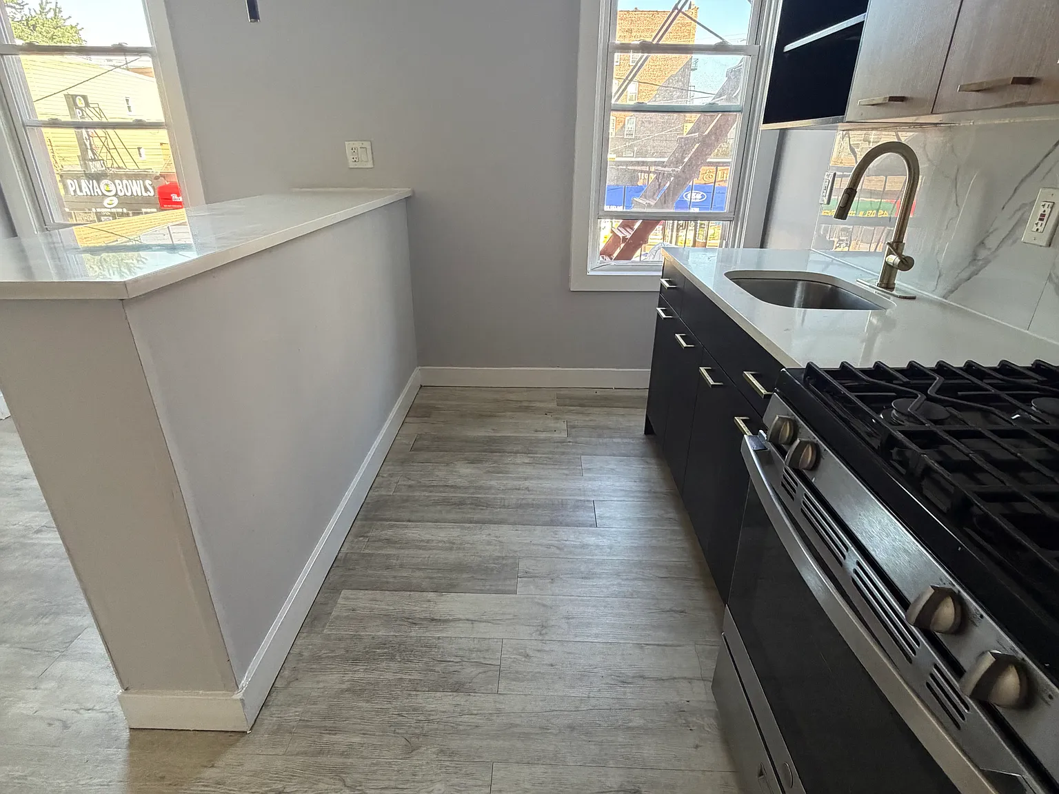 3 bed, 800 sqft, $2,700 — Photo 2