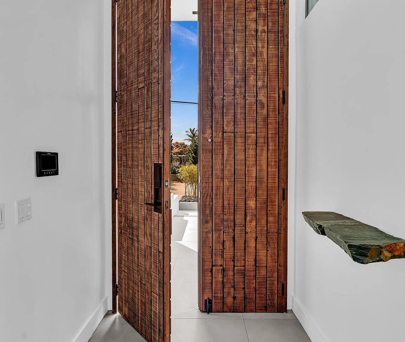 5 bed, 3.5 bath, 3500 sqft, $18,500 — Photo 4