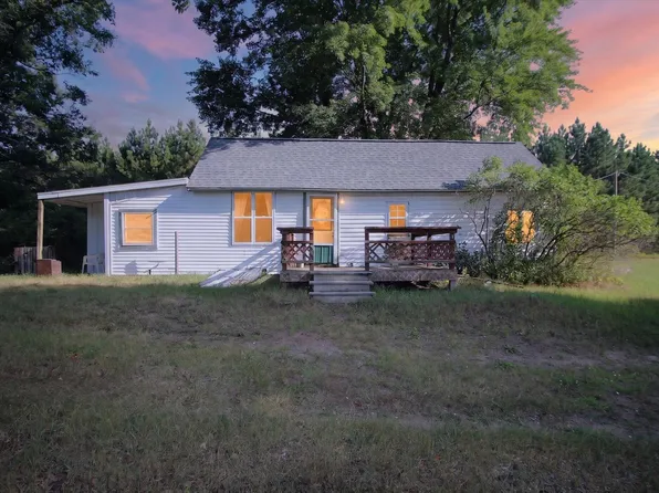 6187 N Oak Ave, White Cloud, MI 49349