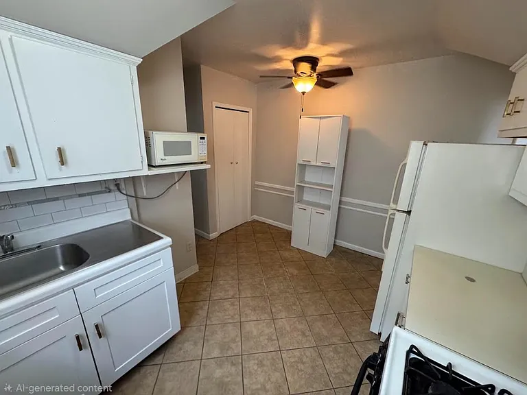 1722 Lurting Ave #2R — Photo 8