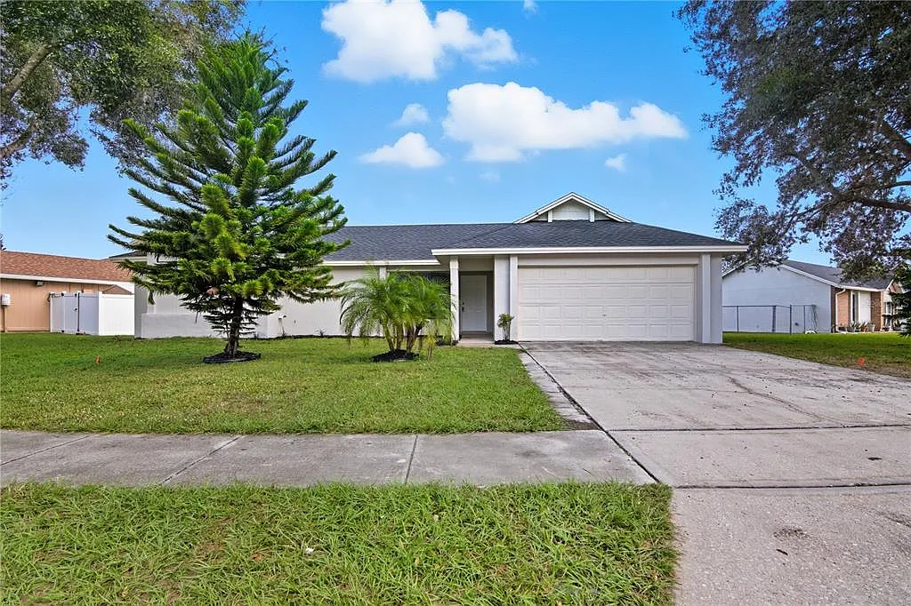 4 bed, 2.0 bath, 1648 sqft, $2,600 — Photo 1