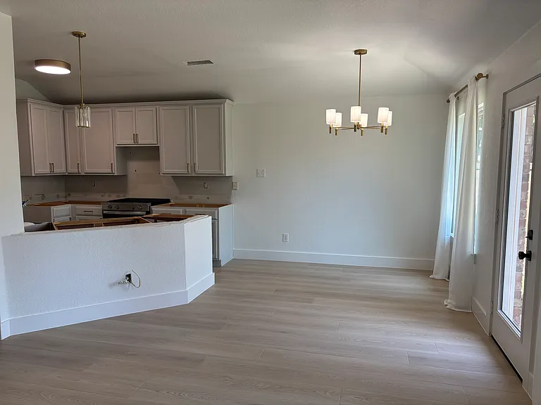 1225 Maddy Ln — Photo 7