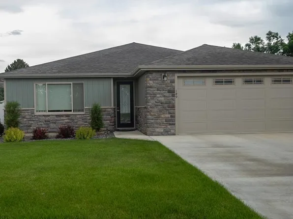 149 W 10th St, Powell, WY 82435