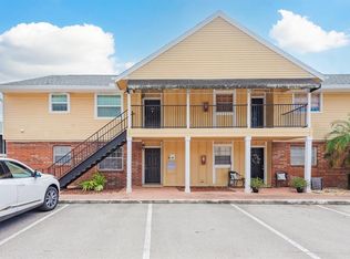 200 Country Club Dr APT 701, Largo, FL 33771