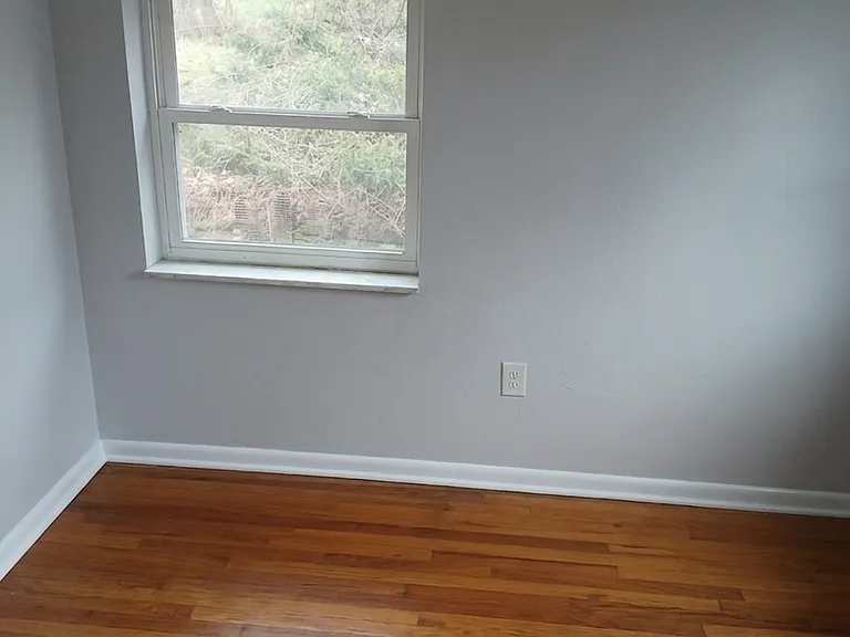 335 Pennoak Dr — Photo 6