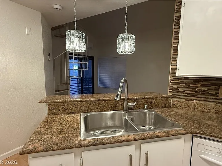 460 Elm Dr #204 — Photo 7