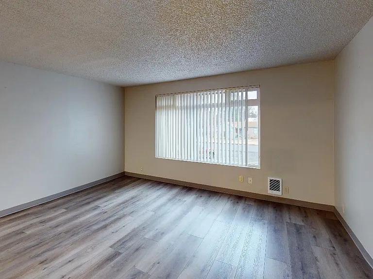 240 W Furnish Ave #12 — Photo 7