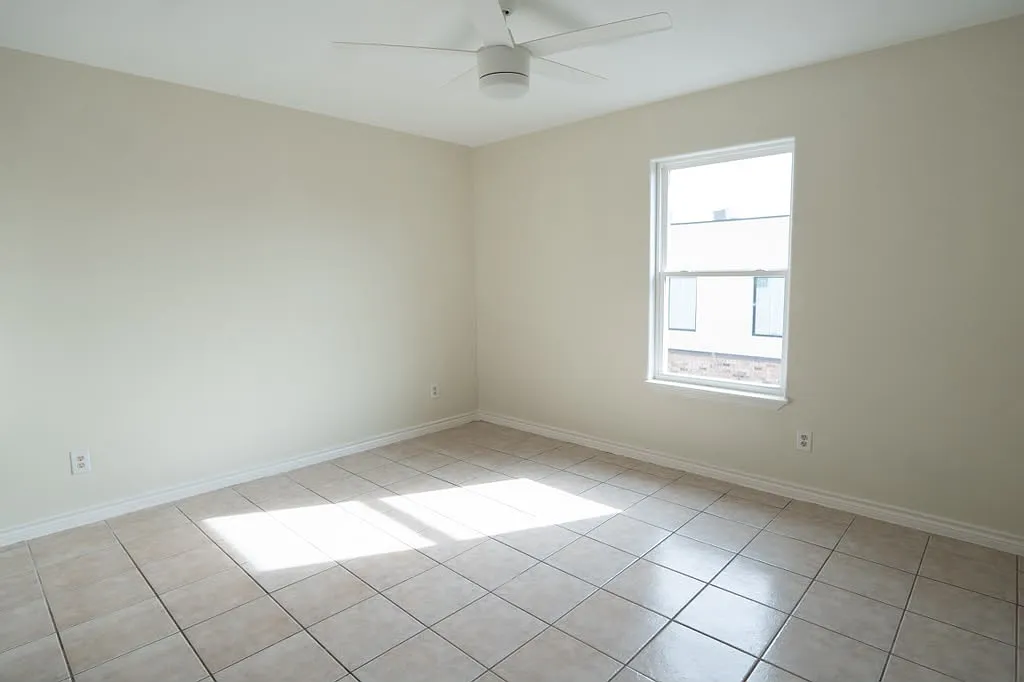 411 Shiloh Drive - UNIT 15 — Photo 4
