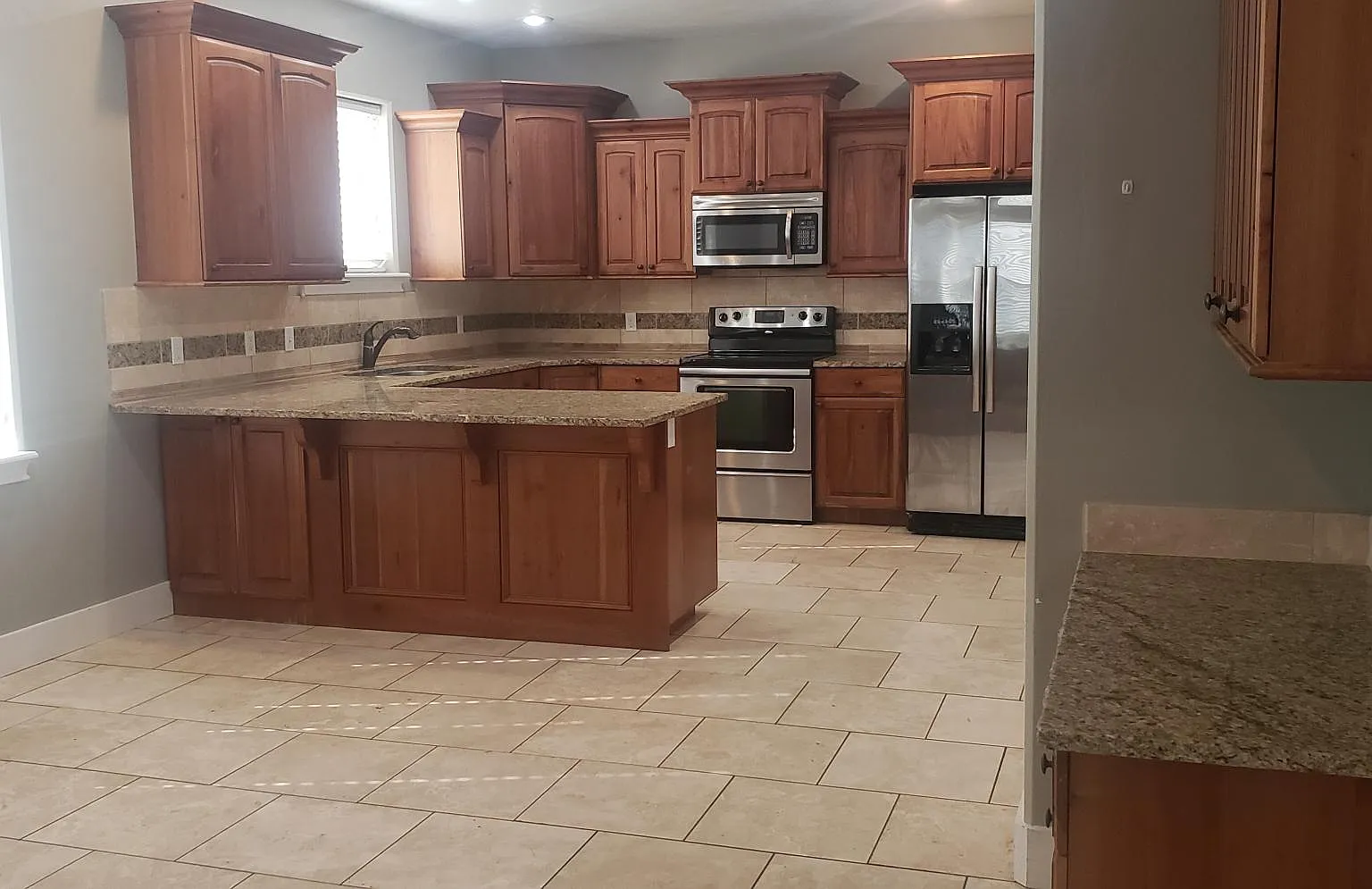 3 bed, 2.5 bath, 2600 sqft, $1,850 — Photo 4
