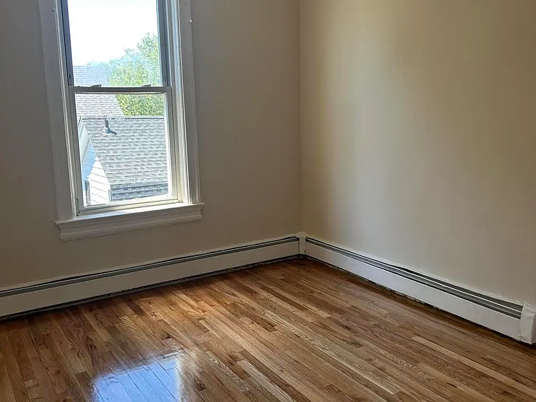 511 Langford St #3S — Photo 6