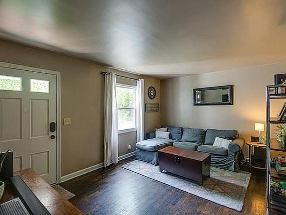 3rd image of 1208 Ainlay Dr