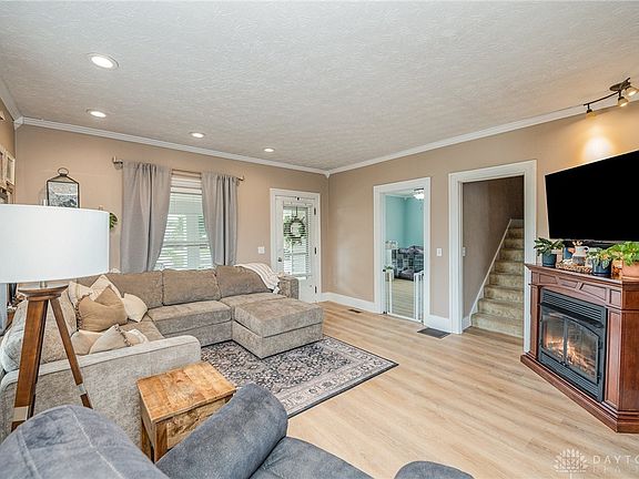 3rd image of 216 W Hamilton St