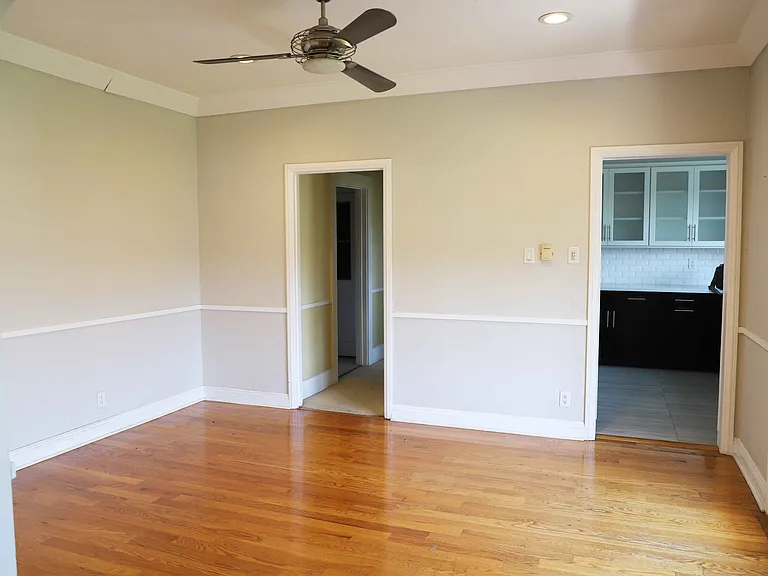 8001 1/2 Blackburn Ave — Photo 5