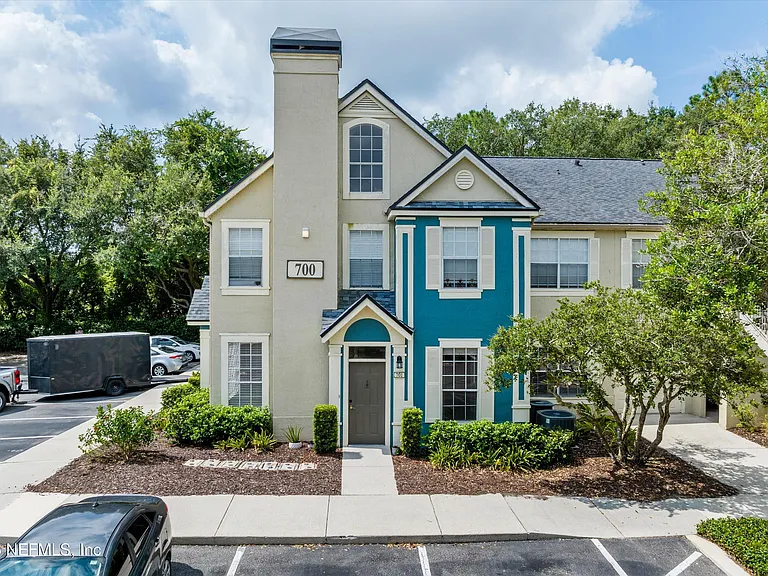 13700 Richmond Park Dr N #701 — Photo 2
