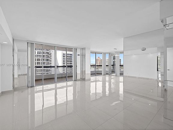 4th image of 19195 NE 36th Ct APT 2705