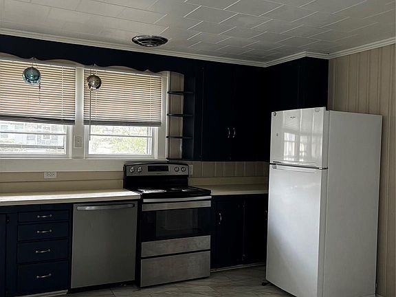 4th image of 907 Maple Ave