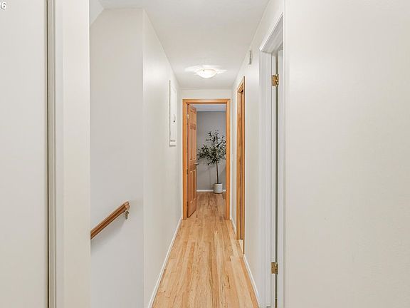 4th image of 3130 SW 116th Ave