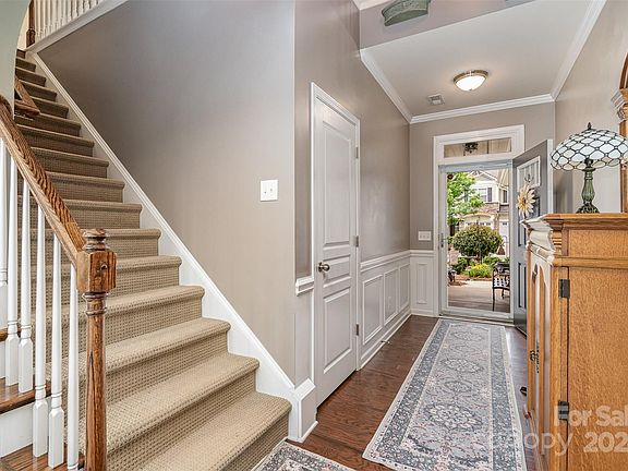 4th image of 205 Park View Dr