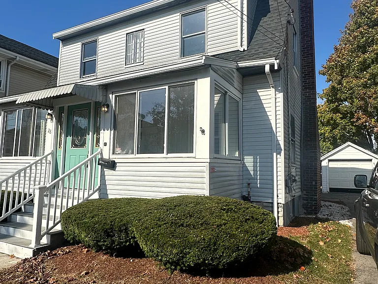 28 Hovey St — Photo 1