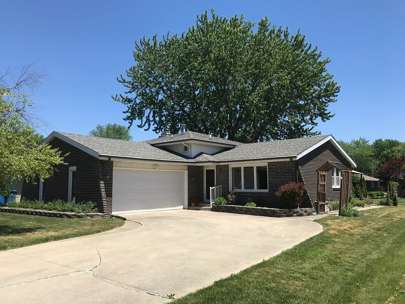 840 Bunker Hill Dr photo 1
