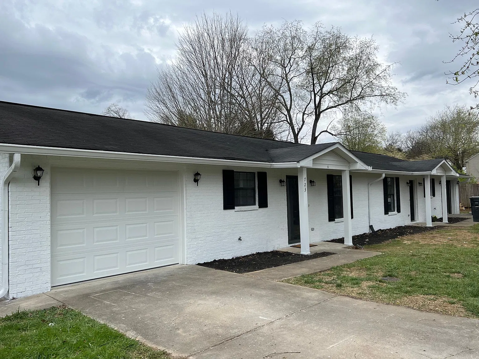 723 Highland Dr — Photo 2