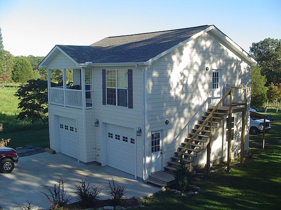 apartmen over 2 car garage