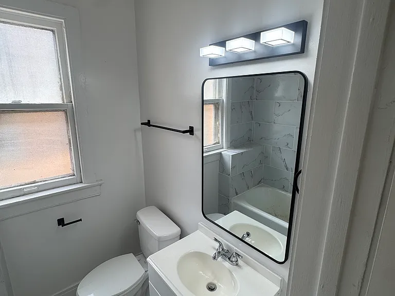 7250 S Langley Ave #1F — Photo 9