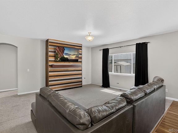 5th image of 907 S Prairie Drive