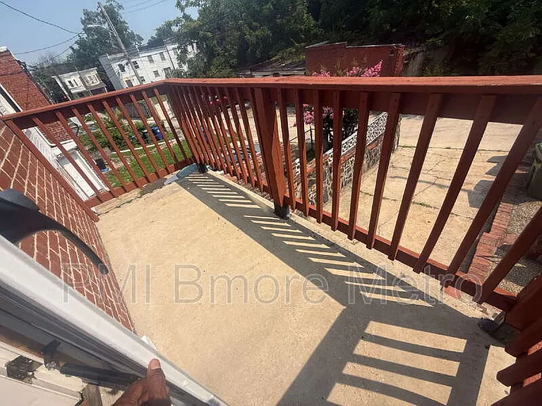 519 E Cold Spring Ln — Photo 8