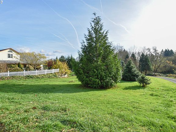 3rd image of 155 Shoshone Dr